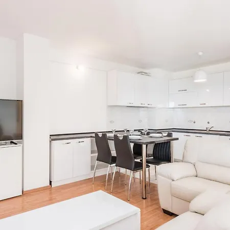 Mrs Brightside Spalato