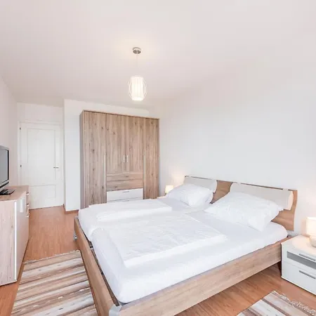 Mrs Brightside Spalato