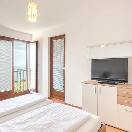 Mrs Brightside Apartman *